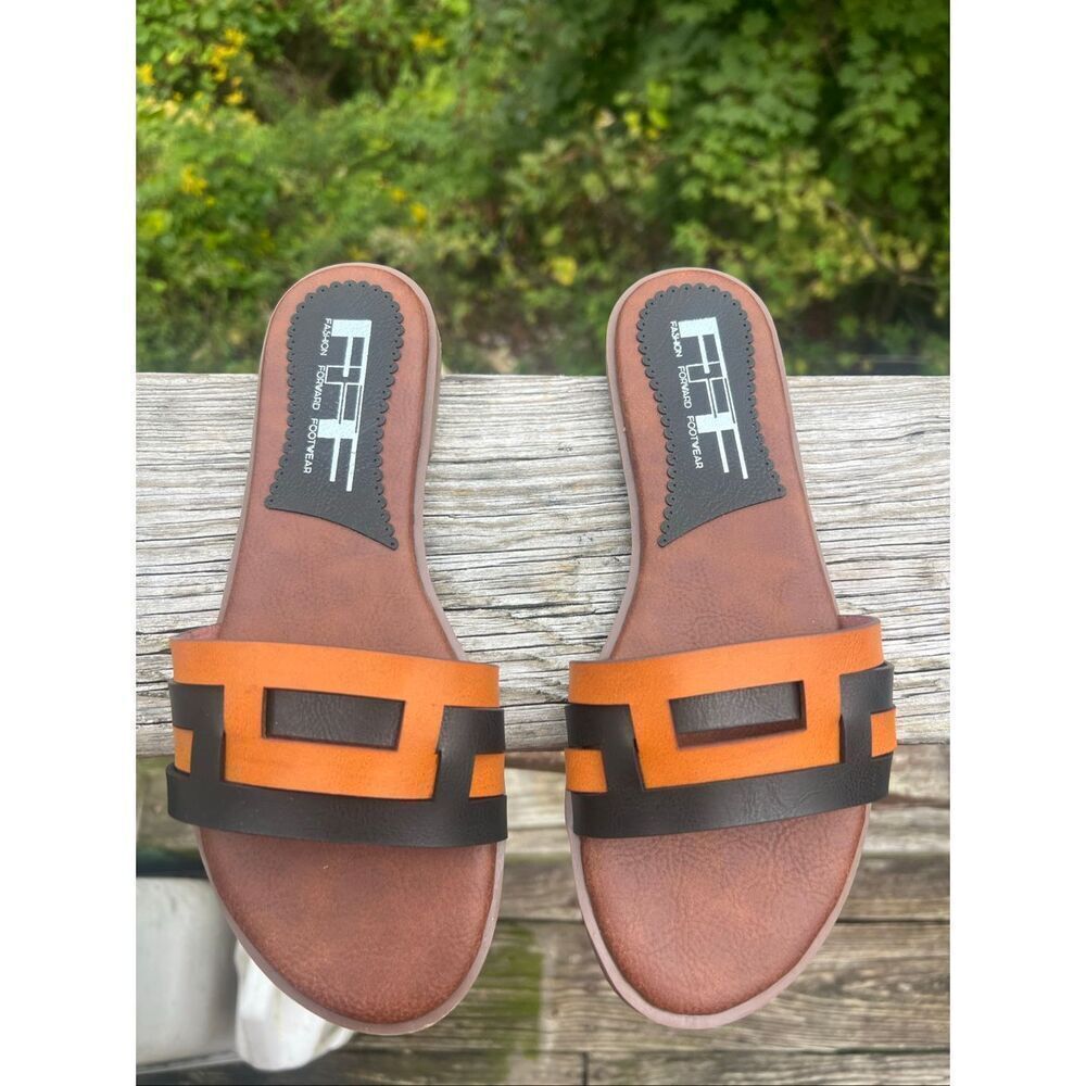 Fashion Forward Flat 2-Toned Faux Leather sandals Sz 9 NIB